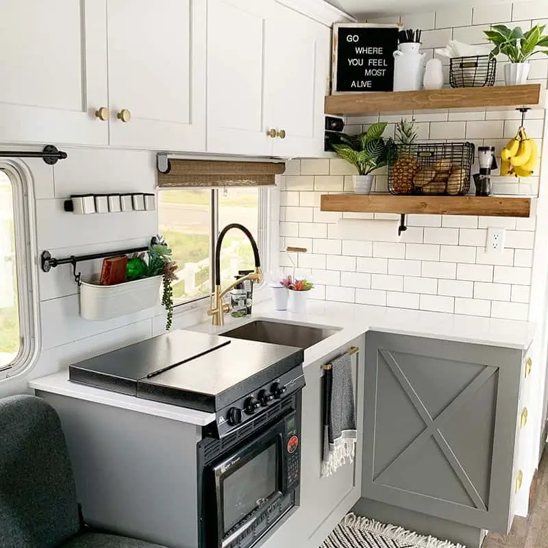 Best Farmhouse Style Rv Renovation and Decor Ideas for Your Camper ...